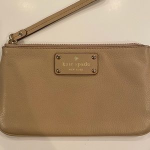 Kate Spade Tan Wristlet♠️